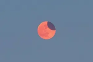 lua vermelha